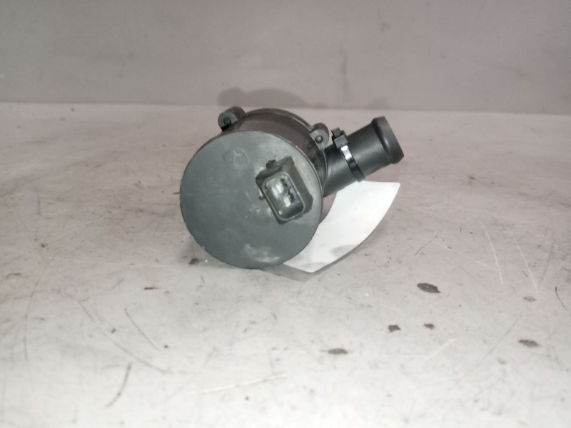 Recambio de bomba agua para mercedes-benz actros bm 963.xxx 2-achser referencia OEM IAM 0028357064 25221827000 702054450