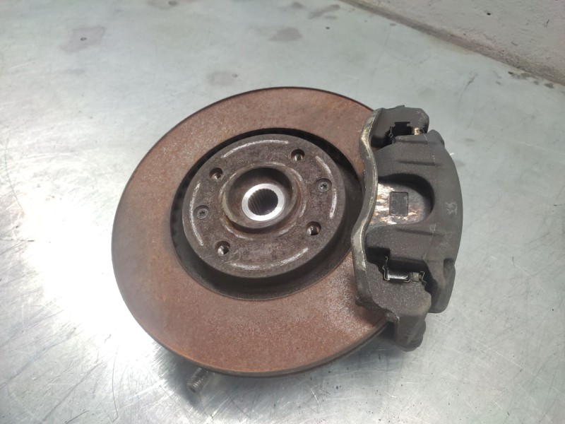 Recambio de mangueta delantera derecha para peugeot 307 break / sw (s1) sw referencia OEM IAM   