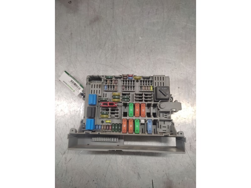 Recambio de caja reles / fusibles para bmw serie 1 berlina (e81/e87) 120d referencia OEM IAM 690662103  