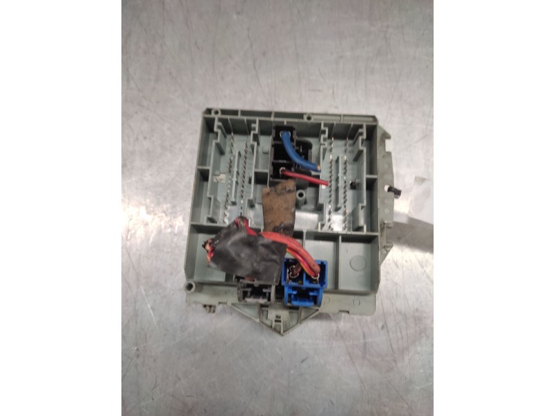 Recambio de caja reles / fusibles para nissan primera (p11) 2.0 td referencia OEM IAM A223  