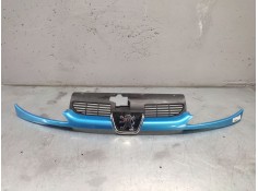 Recambio de rejilla delantera para peugeot 206 berlina xt referencia OEM IAM    2