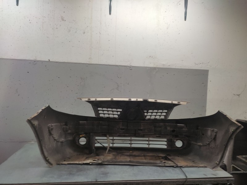 Recambio de paragolpes delantero para renault scenic ii 1.9 dci diesel referencia OEM IAM   