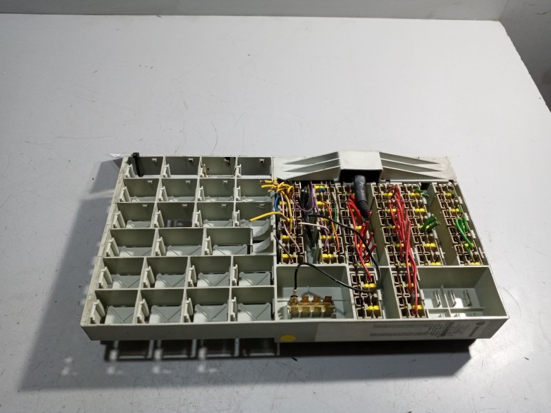 Recambio de caja reles / fusibles para scania r i r 480 referencia OEM IAM 1537850  