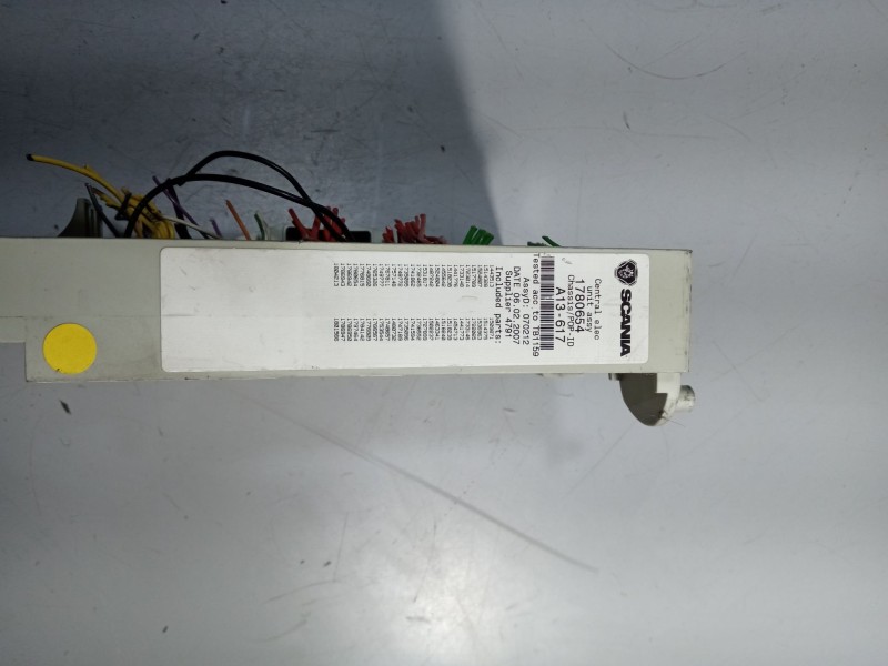 Recambio de caja reles / fusibles para scania r i r 480 referencia OEM IAM 1537850  