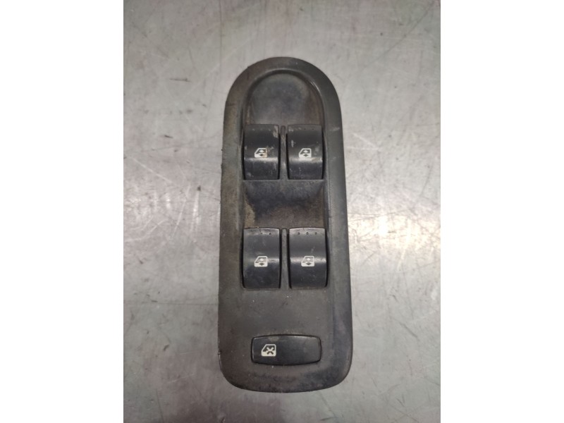 Recambio de mando elevalunas delantero izquierdo para renault scenic ii 1.5 dci diesel referencia OEM IAM   