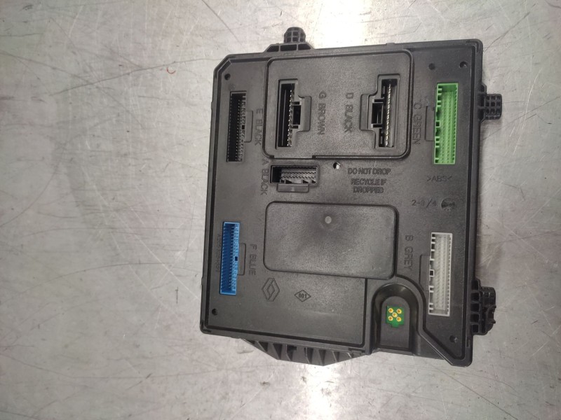 Recambio de caja reles / fusibles para renault grand scénic iii (jz0/1_) 1.5 dci referencia OEM IAM 284B13297R  BCM