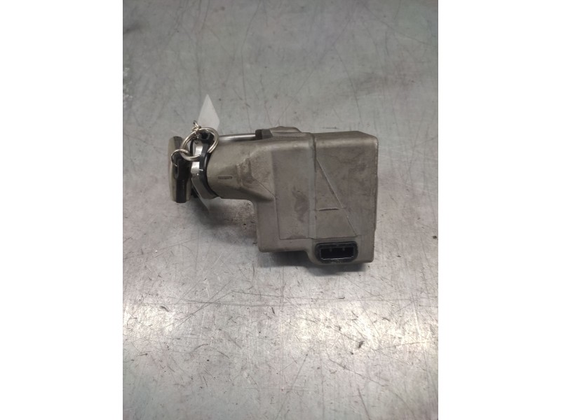 Recambio de antirrobo para toyota rav 4 (a3) luna referencia OEM IAM 45020425  899985201