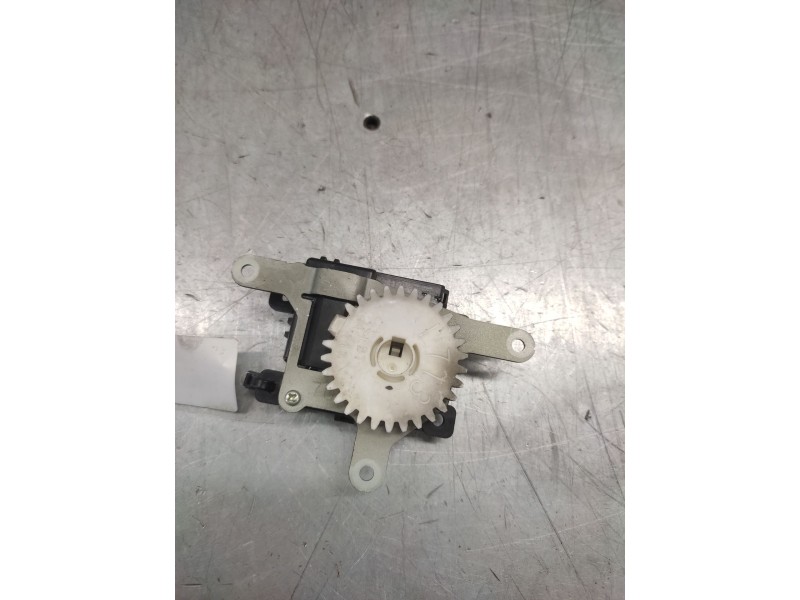 Recambio de motor apertura trampillas climatizador para toyota rav 4 (a3) luna referencia OEM IAM 0638000920  