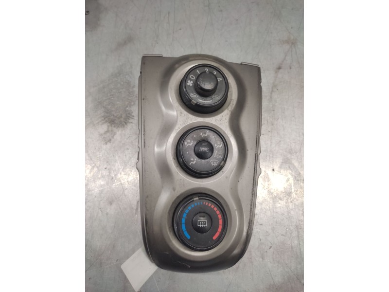 Recambio de mando calefaccion / aire acondicionado para toyota yaris 1.0 cat referencia OEM IAM 554060D190  