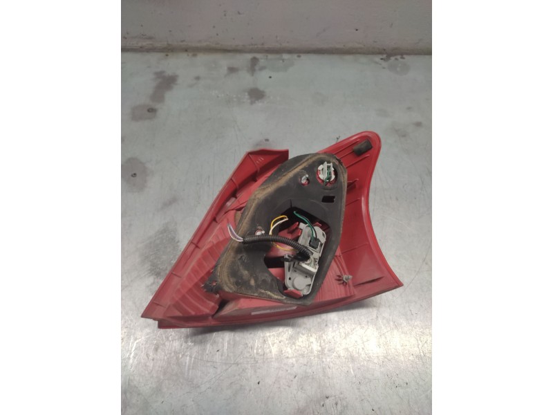 Recambio de piloto trasero izquierdo para toyota yaris 1.0 cat referencia OEM IAM   