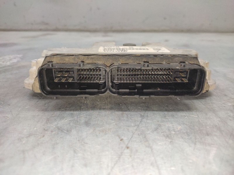 Recambio de centralita motor uce para toyota yaris 1.0 cat referencia OEM IAM 0261S04205  896610DB60