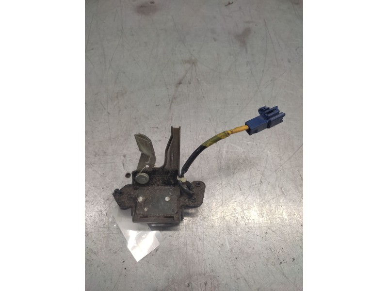 Recambio de cerradura maletero / porton para toyota yaris 1.0 cat referencia OEM IAM  2 PINS 
