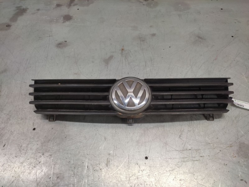 Recambio de rejilla delantera central para volkswagen polo berlina (6n2) conceptline referencia OEM IAM   