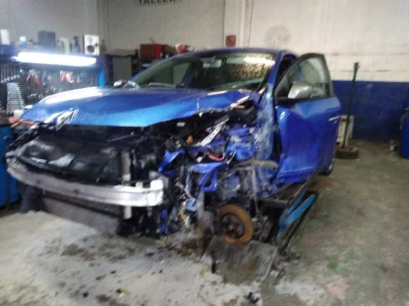 renault megane iii berlina 5 p del año 2013