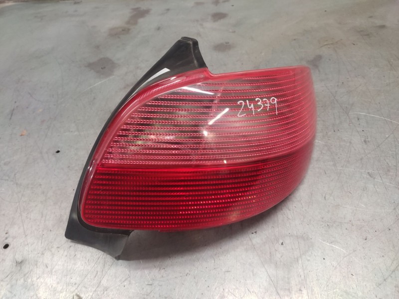 Recambio de piloto trasero derecho para peugeot 206 berlina 1.4 hdi referencia OEM IAM   