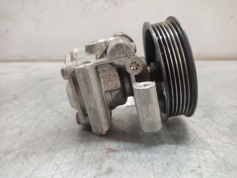 Recambio de bomba servodireccion para ford fiesta (cbk) ambiente referencia OEM IAM 2S6C3A696GD  