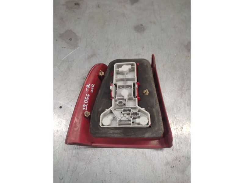 Recambio de piloto trasero derecho para volkswagen passat berlina (3b2) básico referencia OEM IAM   