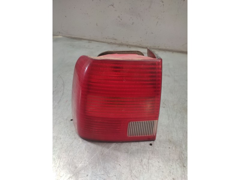 Recambio de piloto trasero izquierdo para volkswagen passat berlina (3b2) básico referencia OEM IAM   