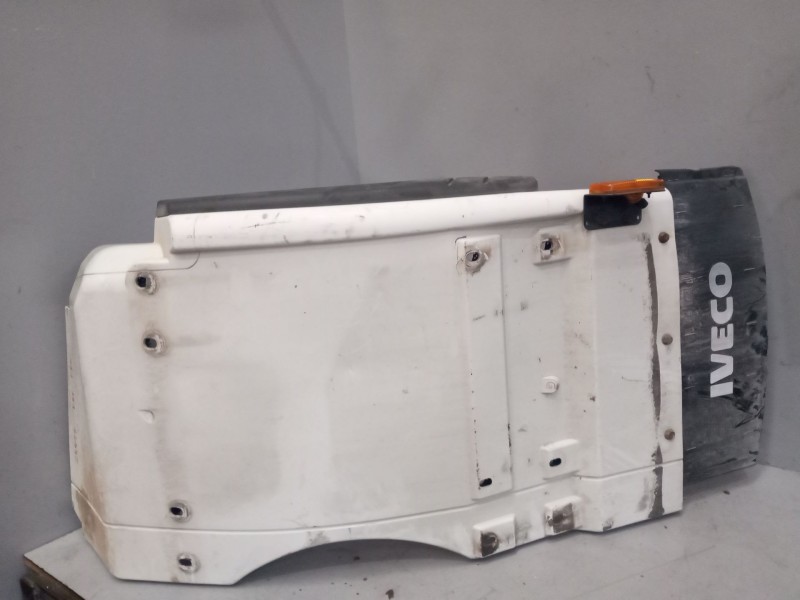 Recambio de guardabarros delantero derecho para iveco stralis (as) 12.9 diesel referencia OEM IAM 504138503  
