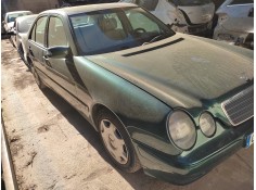 mercedes-benz clase e (w210) berlina diesel del año 2001 2