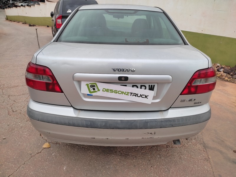 volvo s40 berlina del año 2000