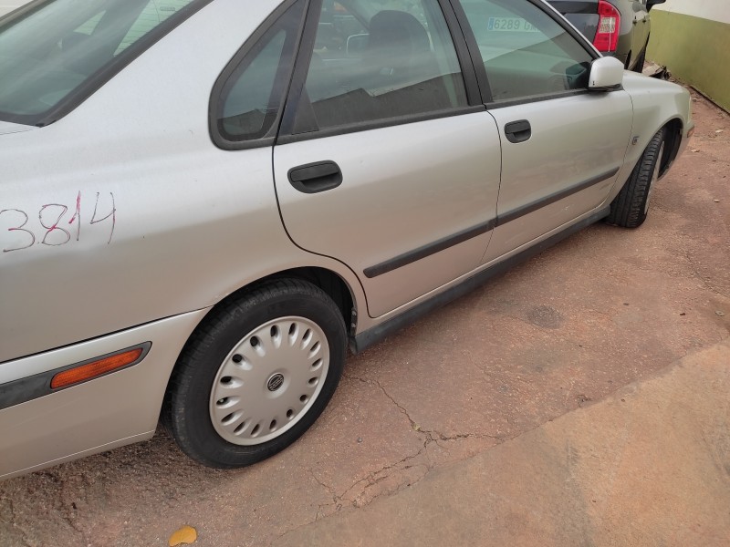 volvo s40 berlina del año 2000