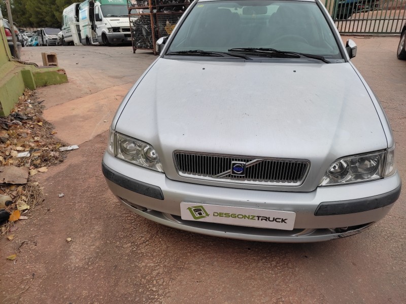 volvo s40 berlina del año 2000