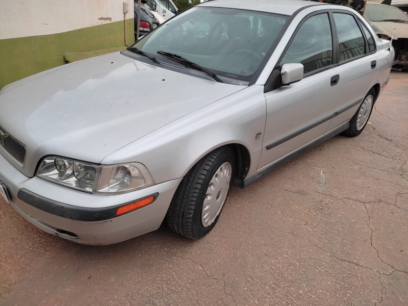 volvo s40 berlina del año 2000
