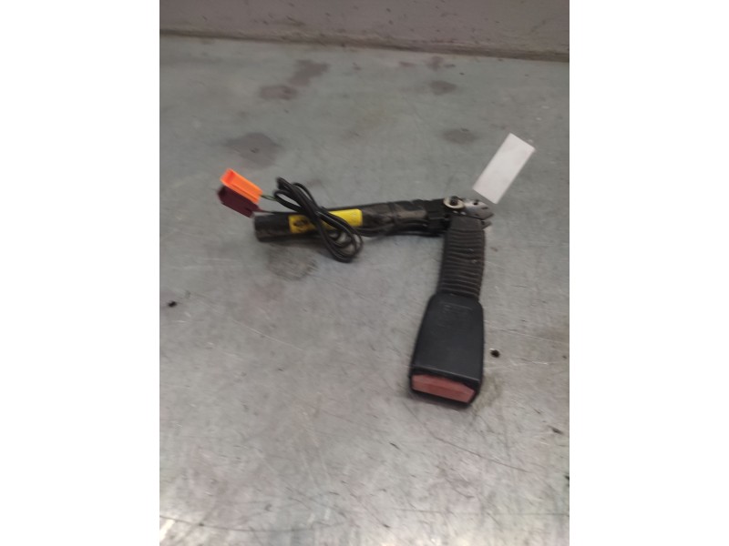 Recambio de pretensor airbag derecho para ford focus sportbreak (cap) ghia referencia OEM IAM 4M51A61208CB  