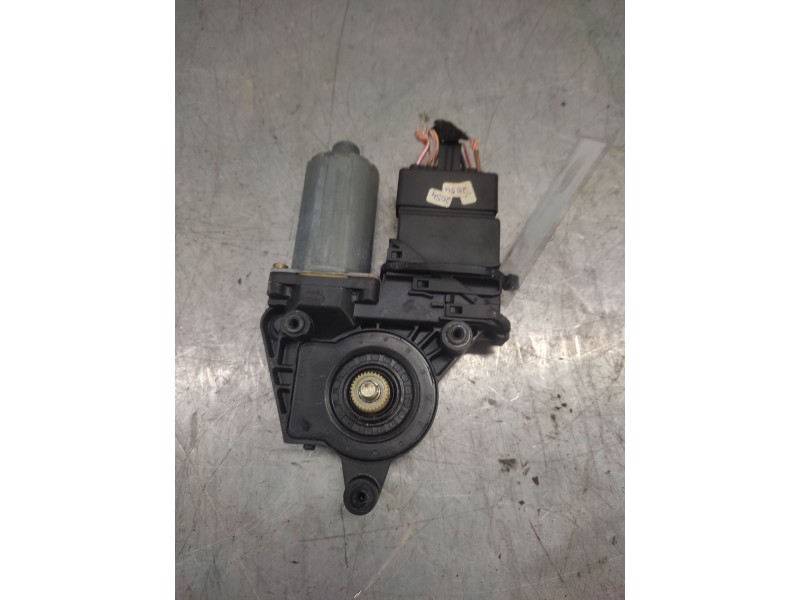 Recambio de motor elevalunas trasero izquierdo para volkswagen passat berlina (3b2) comfortline referencia OEM IAM 101439202  