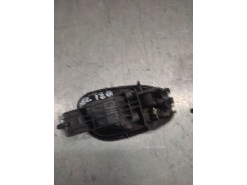 Recambio de maneta interior delantera izquierda para daewoo lanos (klat) 1.3 referencia OEM IAM   