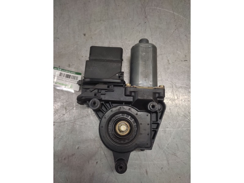 Recambio de motor elevalunas trasero derecho para volkswagen passat berlina (3b2) básico referencia OEM IAM 101438201  