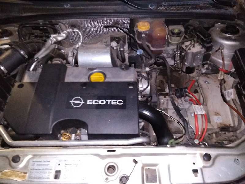 opel vectra c berlina del año 2003