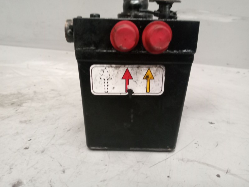 Recambio de bomba elevacion cabina para renault premium distribution referencia OEM IAM 82053294  