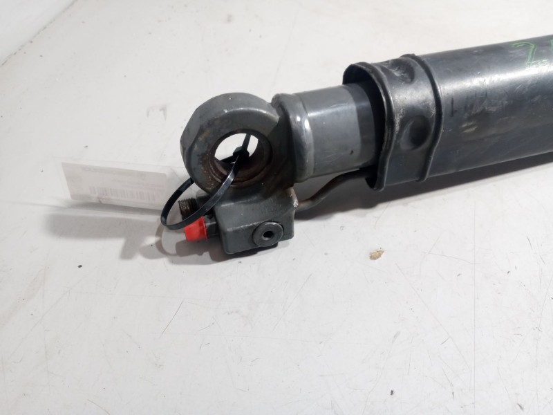 Recambio de brazo elevacion cabina para daf serie xf106.xxx referencia OEM IAM 1896447  