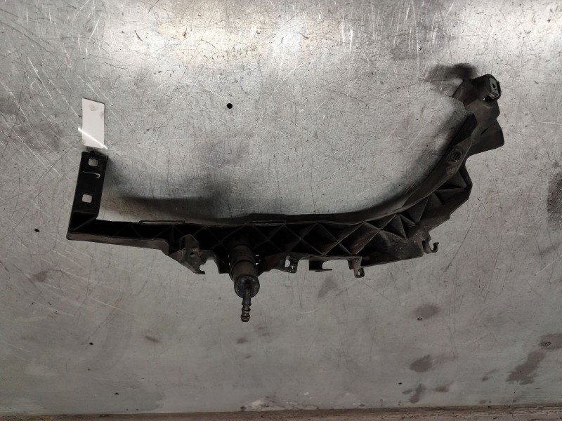 Recambio de soporte faro derecho para bmw 3 (e90) 320 d referencia OEM IAM 51647116708  