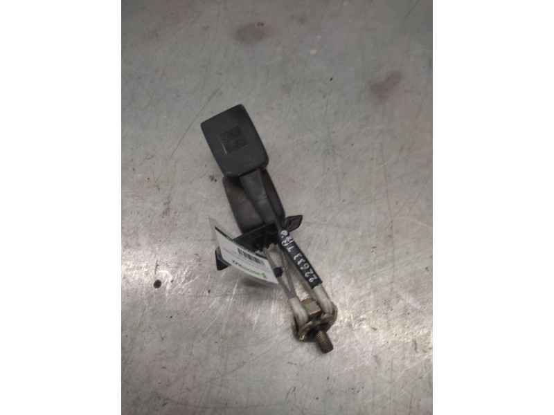 Recambio de enganche de cinturon trasero izquierdo para volkswagen passat berlina (3b2) básico referencia OEM IAM 3B0857739A  