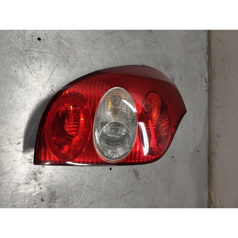 Recambio de piloto trasero izquierdo para renault laguna ii grandtour (kg0/1_) 2.2 dci (kg0f) referencia OEM IAM   