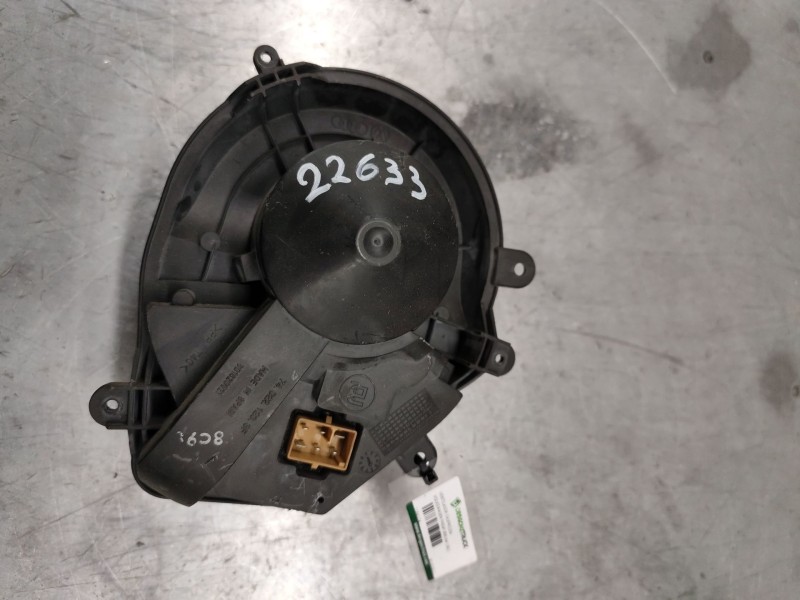 Recambio de ventilador calefaccion para volkswagen passat berlina (3b2) básico referencia OEM IAM 8D1820021  
