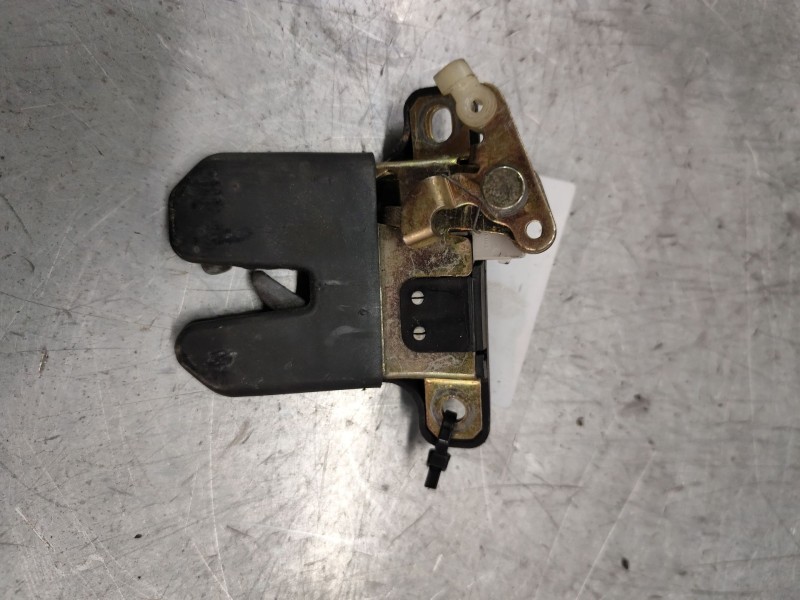 Recambio de cerradura maletero / porton para volkswagen passat berlina (3b2) básico referencia OEM IAM 3B5827505A  