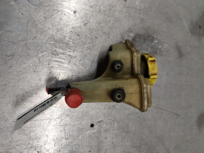 Recambio de deposito de direccion para ford fiesta (cbk) ambiente referencia OEM IAM 2S6C3531BC  