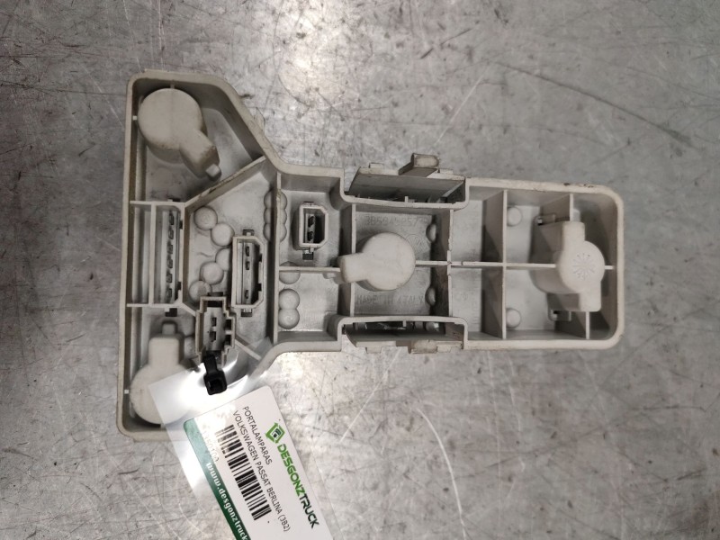 Recambio de portalamparas para volkswagen passat berlina (3b2) comfortline referencia OEM IAM 3B5945257  TRASERO IZQUIERDO