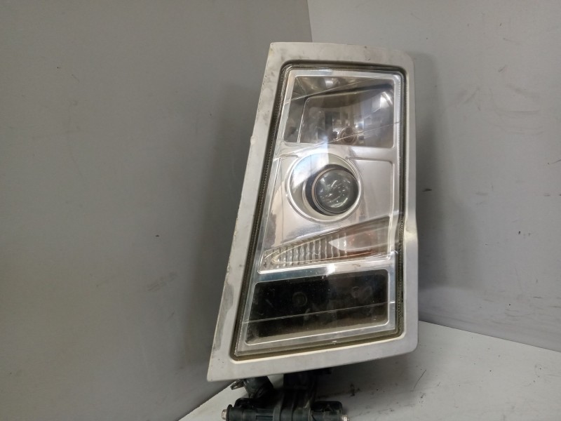 Recambio de faro derecho para volvo fm xxx 9.4 diesel (2006 - 2013) 9364 300 referencia OEM IAM 20713720  