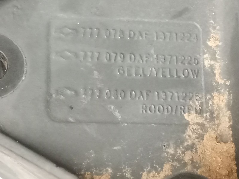Recambio de soporte guardabarros trasero para daf serie xf euro 6 12.9 diesel referencia OEM IAM 1371224  