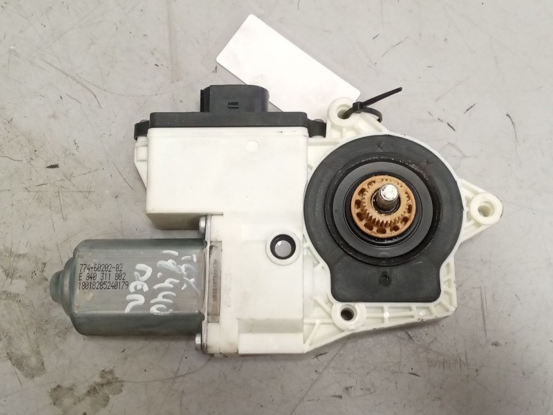 Recambio de motor elevalunas delantero derecho para man tgx 18.xxx 12.4 diesel referencia OEM IAM 81286016138  