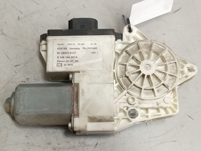 Recambio de motor elevalunas delantero izquierdo para man tgx 18.xxx 12.4 diesel referencia OEM IAM 81286016137  