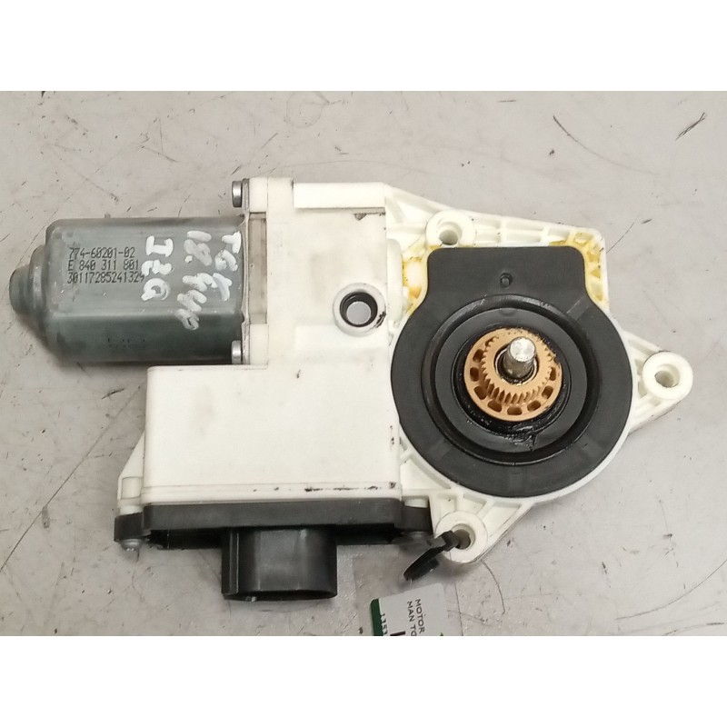 Recambio de motor elevalunas delantero izquierdo para man tgx 18.xxx 12.4 diesel referencia OEM IAM 81286016137  