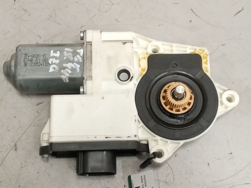 Recambio de motor elevalunas delantero izquierdo para man tgx 18.xxx 12.4 diesel referencia OEM IAM 81286016137  