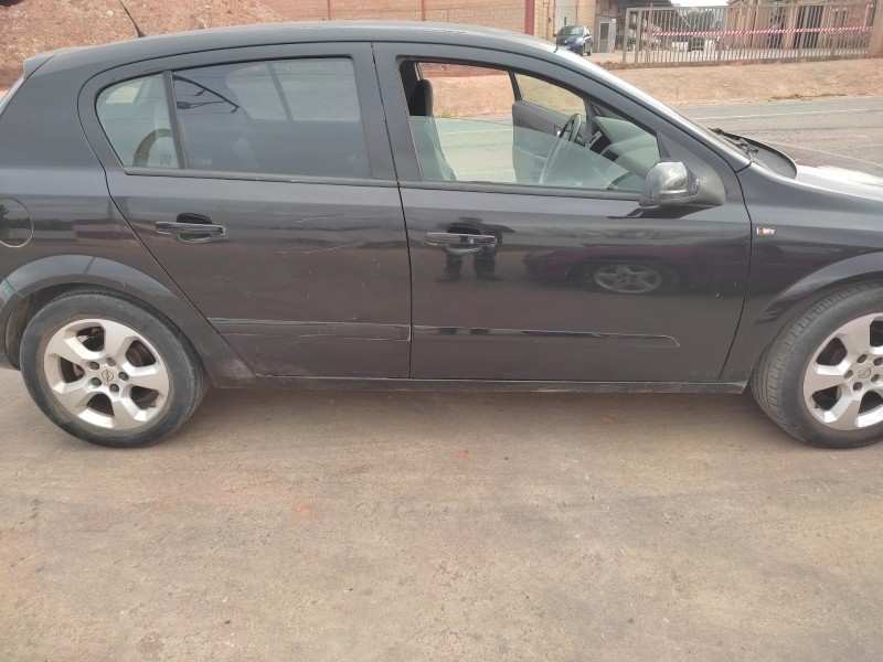 opel astra h berlina del año 2005
