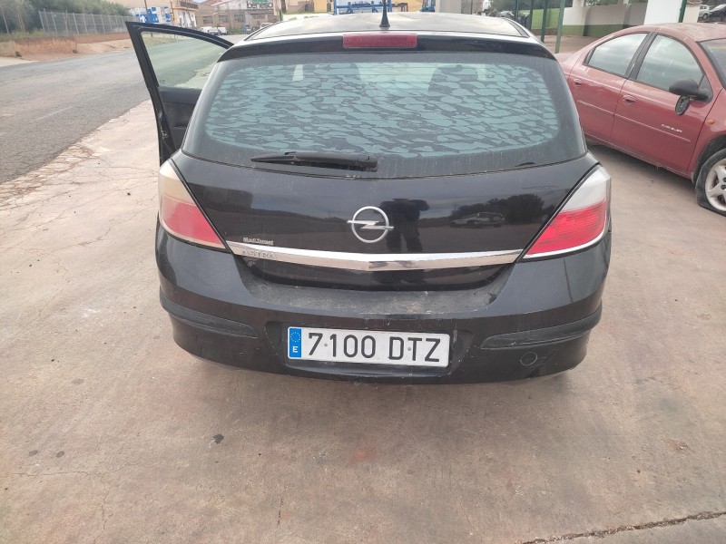 opel astra h berlina del año 2005